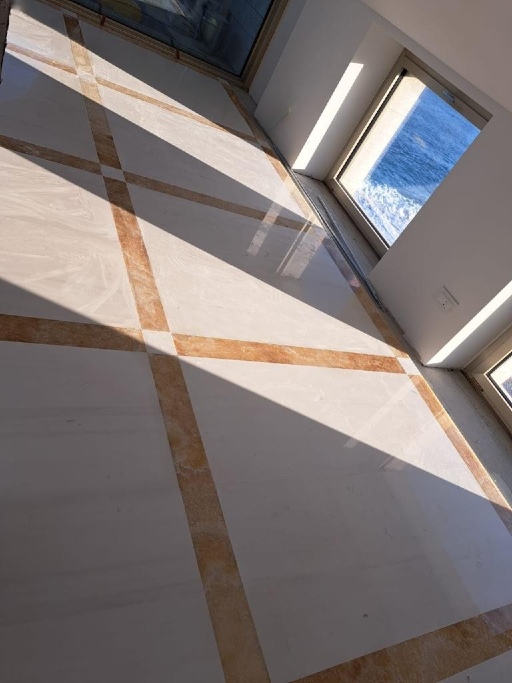 pavimentazione per interni in marmo realizzato da cuneo marmi